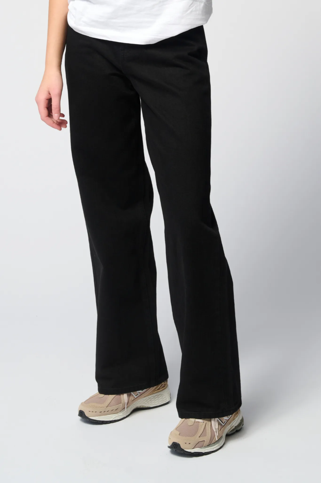 Performance Loose Jeans - Black Denim