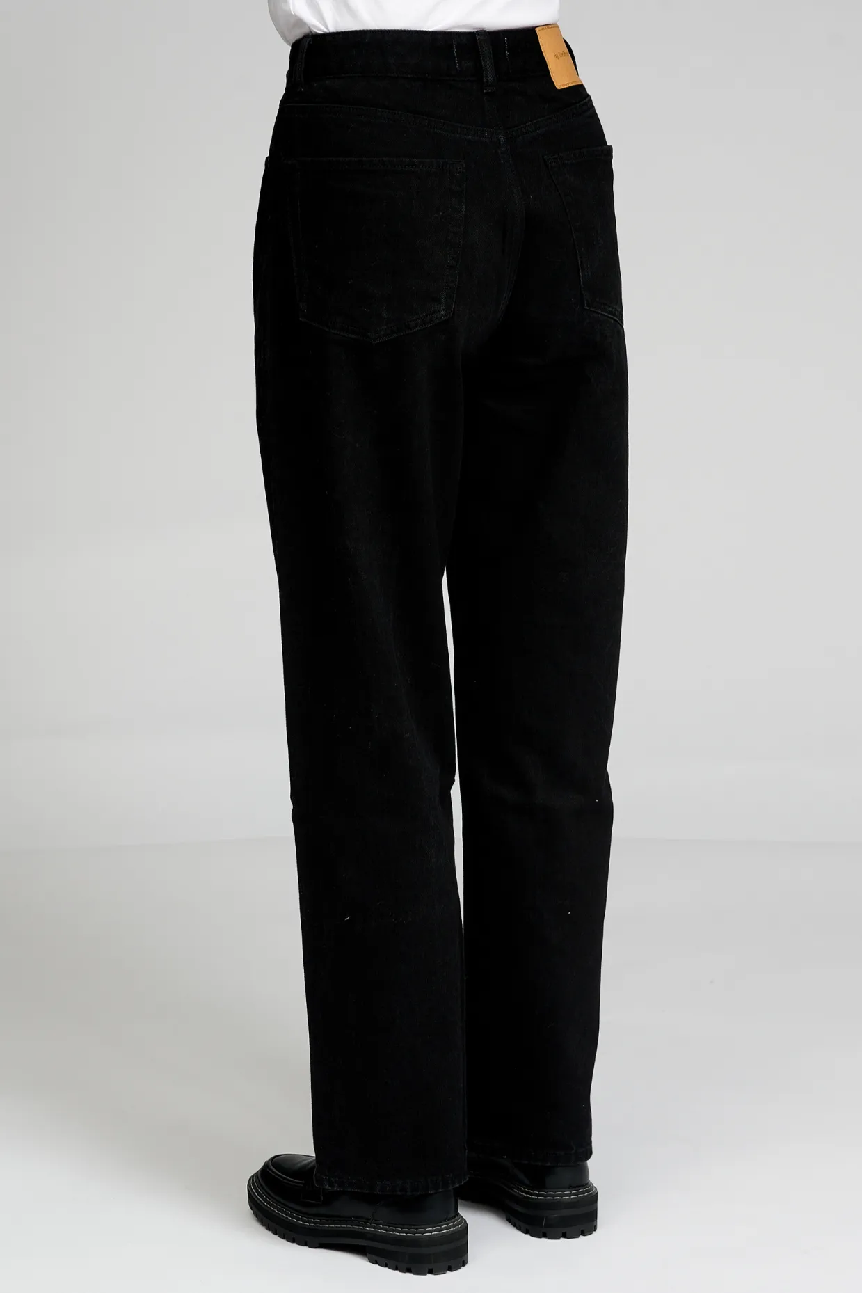 Performance Loose Jeans - Black Denim