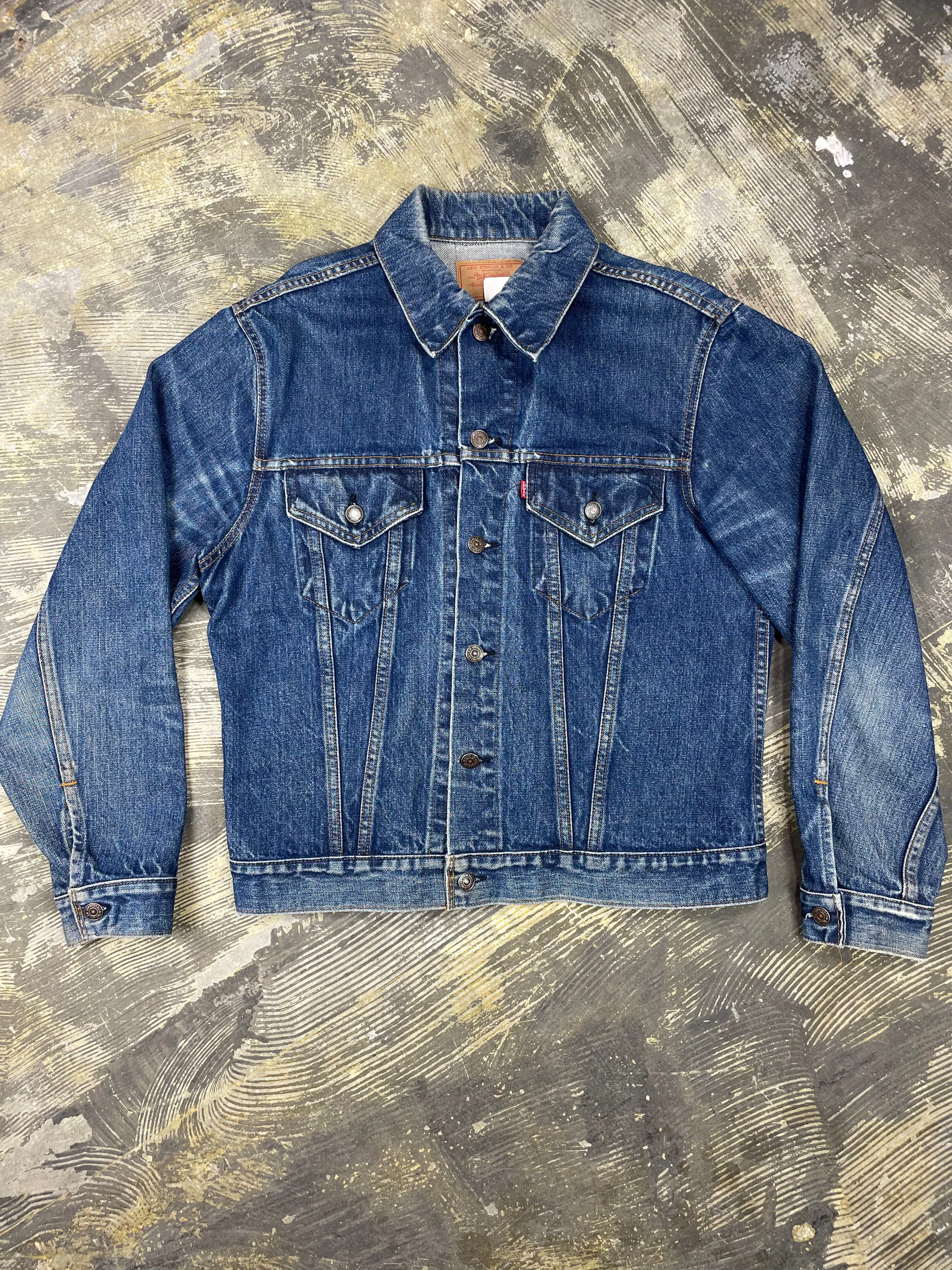 Vintage Levi 2-Pocket USA Indigo Denim Trucker Jacket (JYJ-146)